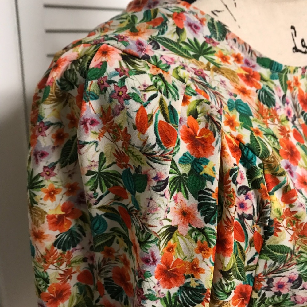 💲SOLD💲 HM Top - Picture 3 of 6
